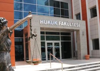 Hukuk Fakültelerine Artık Sadece İlk 100 Binlik Dilimden Öğrenci Alınacak