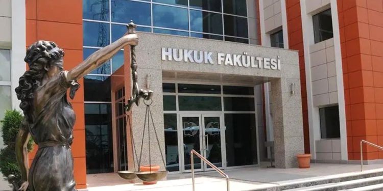 Hukuk Fakültelerine Artık Sadece İlk 100 Binlik Dilimden Öğrenci Alınacak