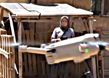 Sürüsüne dadanan kurtlar, çoban kadını dron pilotu yaptı