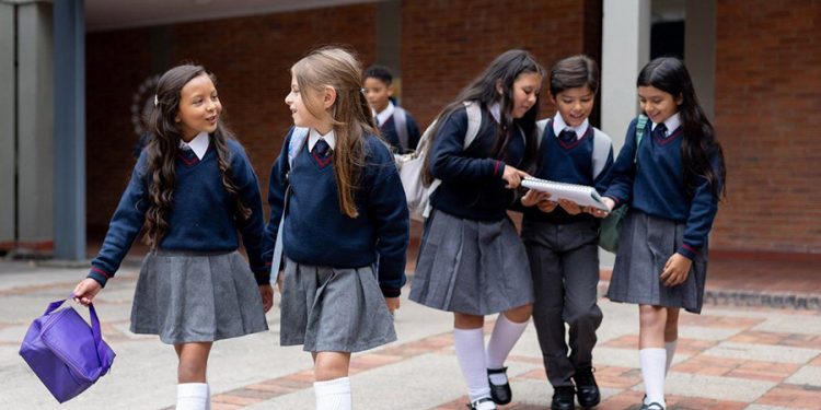 Okullarda Serbest Kıyafet Dönemi Bitiyor