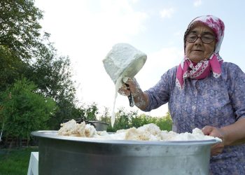 74 Yaşındaki Günay Teyze, Kim Milyoner Olmak İster’le Şöhreti Yakaladı