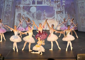 Uyuyan Güzel Balesi Dakikalarca Ayakta Alkışlandı