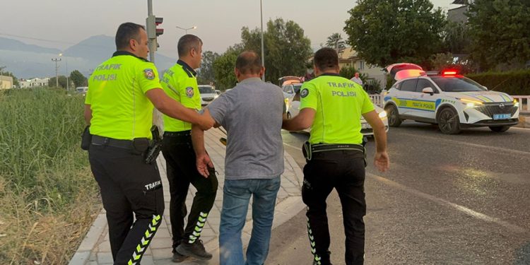 Fethiye’de Kadına Çarpıp Üzerinden Geçmeye Çalışan Sürücü Tutuklandı