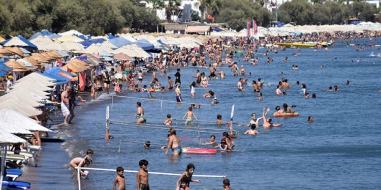Bodrum’da adım atacak yer kalmadı, Nüfus 1 milyona dayandı