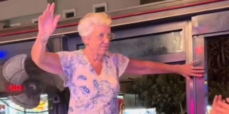 İngilizler böyle haberleştirdi: ‘Aşk yaşamak için Marmaris’e geliyorlar’