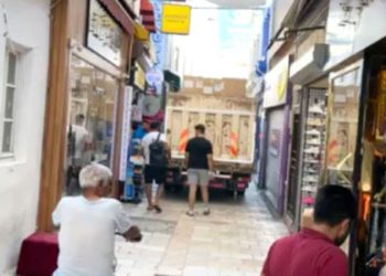 Çarşı Esnafı Kamyonlar Yüzünden İsyanda