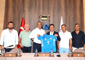 Yalıkavakspor’dan Muğla Büyükşehir Belediye Başkanı Ahmet Aras’a Ziyaret