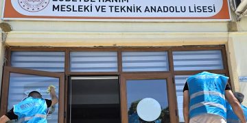 Muğla’da Yükümlüler Yaz Tatilinde Okulları Yeniliyor