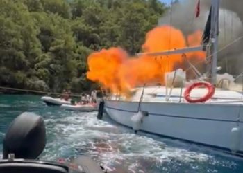 Dalaman’da tekne denizin ortasında cayır cayır yandı