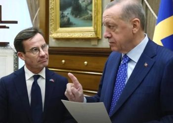 Dünya bu skandalı konuşuyor: ‘Türkiye Dosyası’nı havalimanı tuvaletinde unuttular