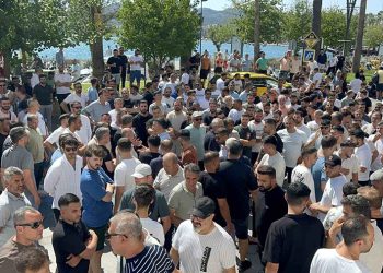 Marmaris Kapalıçarşı Esnafı, Para Cezalarını Protesto Etti