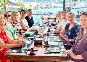 Bodrum Kaymakamı Ali Sırmalı’nın eşi Nuray Sırmalı, kadın muhtarlarla buluştu