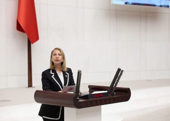 CHP MUĞLA MİLLETVEKİLİ SÜREYYA ÖNEŞ DERİCİ’DEN HAVALİMANI ARAZİSİ İÇİN SERT TEPKİ: “HUKUK TANIMAZ KARARLAR BOŞA ÇIKACAK”