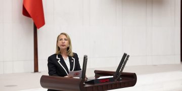 CHP MUĞLA MİLLETVEKİLİ SÜREYYA ÖNEŞ DERİCİ’DEN HAVALİMANI ARAZİSİ İÇİN SERT TEPKİ: “HUKUK TANIMAZ KARARLAR BOŞA ÇIKACAK”