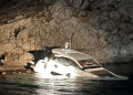 Bodrum’dan hareket eden motor yat kayalıklara çarparak battı