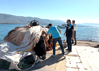 Güllük Körfezi’nde kaçak avcıların ağlarına ve malzemelerine el konuldu