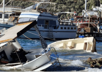 Bodrum’da fırtına kabusu, tekneler karaya sürüklendi