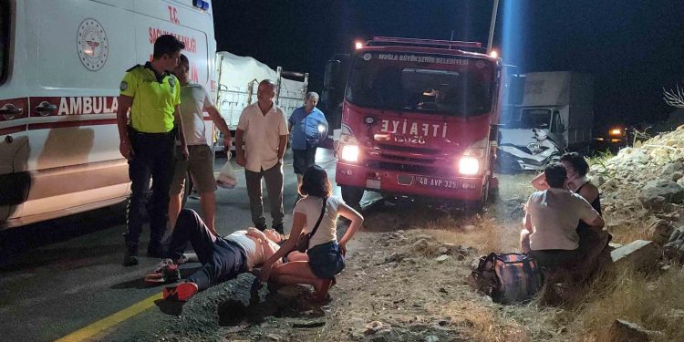 Bodrum’da turistik ölüm yolunda feci kaza, ortalık savaş alanına döndü 3 kişi ağır yaralandı