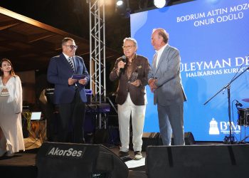 Bodrum Altın Mozele Onur Ödülü Efsane Halikarnas’ın kurucusu Süleyman Demir’e verildi