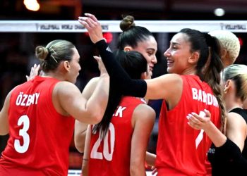 Filenin Sultanları set vermeden çeyrek finalde