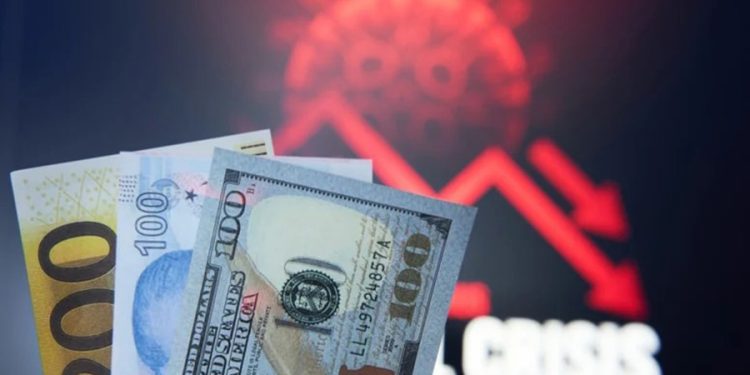 Ünlü ekonomistten korkutan tahmin: Türkiye’de devalüasyon kaçınılmaz