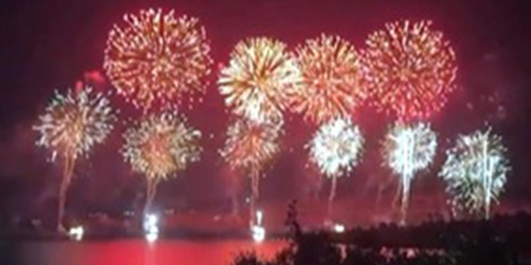 Bodrum’u ayağa kaldıran havai fişek gösterisi