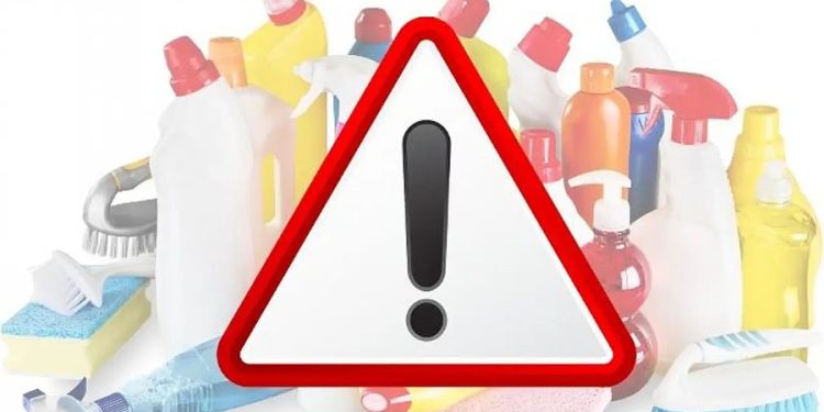 Evlerde yaygın kullanılan iki temizlik ürünü yasaklandı: Bakanlık isimlerini açıkladı