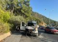 Marmaris’te turistleri taşıyan minibüs alev aldı
