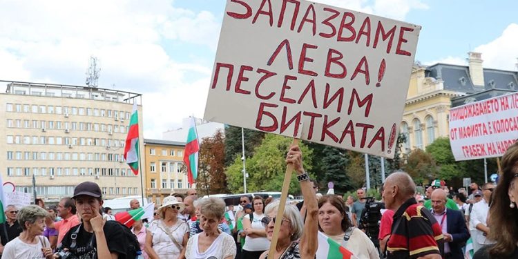 Euro’ya geçiş kararı komşuyu ayağa kaldırdı