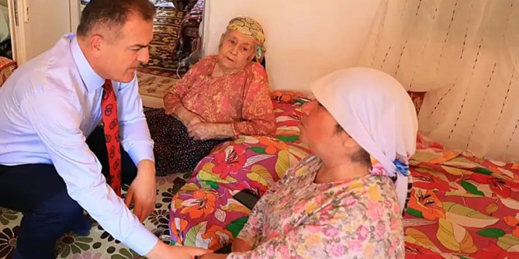 Vali Akbıyık, Engelli Fatma ve Ailesiyle Buluştu: “Devlet Her Zaman Yanınızda”