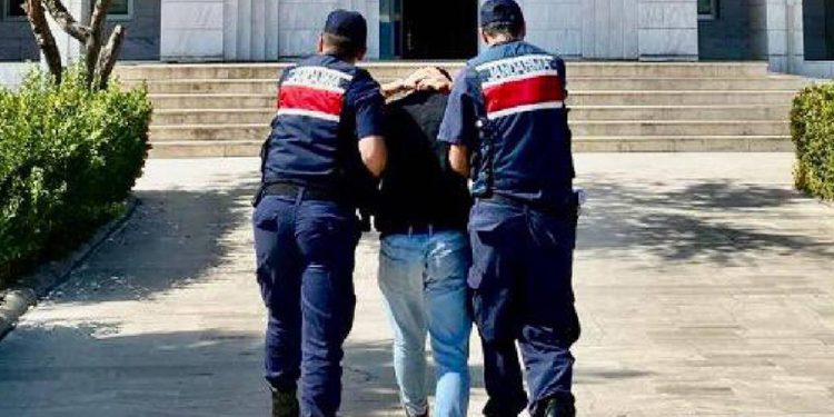 Muğla’da eve yapılan baskında uyuşturucu ve kaçak alkol ele geçirildi