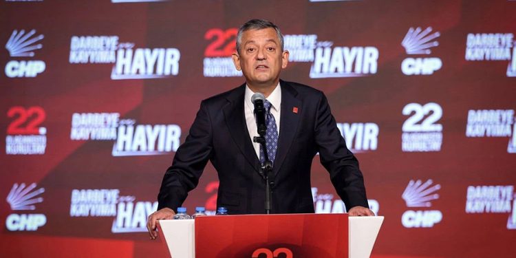 Özgür Özel, yeniden CHP Genel Başkanı seçildi