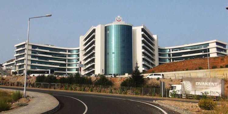 Muğla Eğitim ve Araştırma Hastanesi’nde Hastalar 1 Yıl Sonraya Randevu Bulabiliyor
