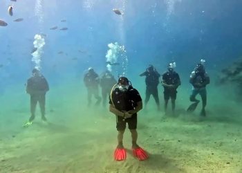 Fethiye’de Dalgıçlar Öğle Namazını Suyun Metrelerce Altında Eda Etti