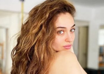 Cemre Baysel sette kaza geçirdi