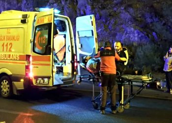 MUTTAŞ’a ait otobüs Havalimanına giderken devrildi 5 kişi yaralandı