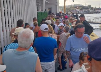 Bodrum’da Gümrük sistemi çöktü! Giren çıkamadı, yüzlerce turist mağdur kaldı