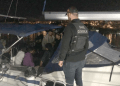 Bodrum açıklarından İtalya’ya gitmeye çalışan  yelkenli teknede 106 göçmen 2 organizatör yakalandı