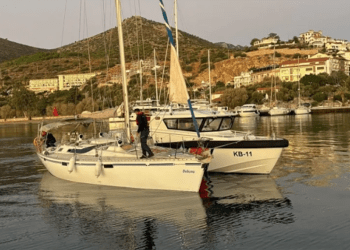 Muğla Açıklarında 37 Düzensiz Göçmen ve 2 Göçmen Kaçakçısı Yakalandı