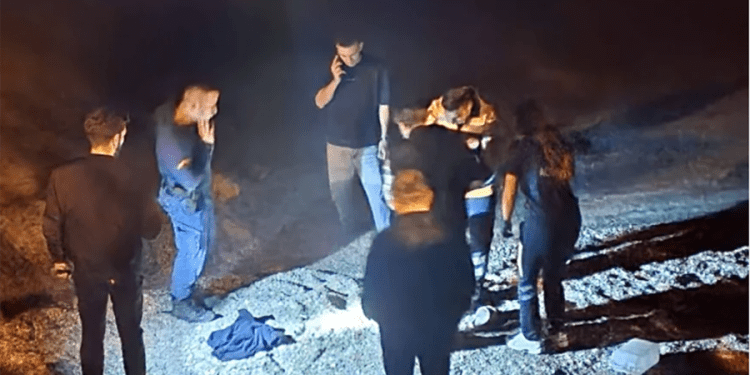 Sevgilisi ile tartıştan genç kız, kendisini denize attı