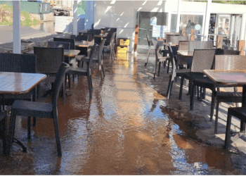 Torba’da su isale hattı kafeteryanın ortasında patladı tonlarca su boşa aktı