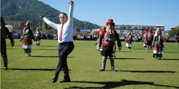 Cumhuriyet Bayramı kutlamalarında Kaymakam’dan Zeybek oyunu