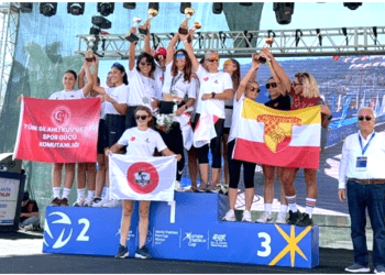 CUMHURİYET COŞKUSUNA CUMHURİYET KADINLARINDAN 3 KUPA