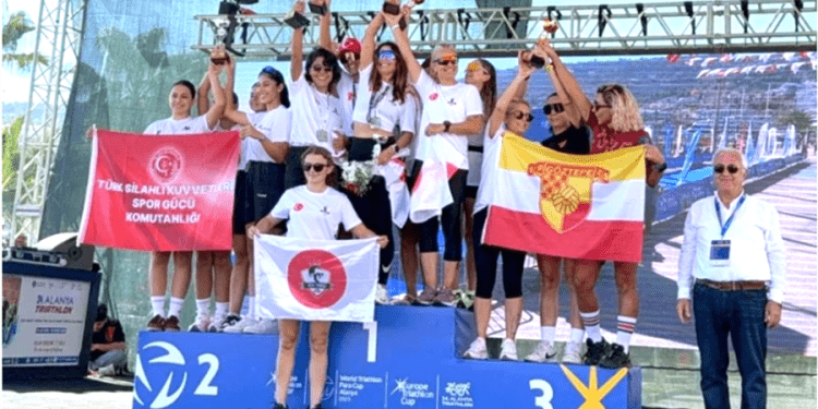 CUMHURİYET COŞKUSUNA CUMHURİYET KADINLARINDAN 3 KUPA