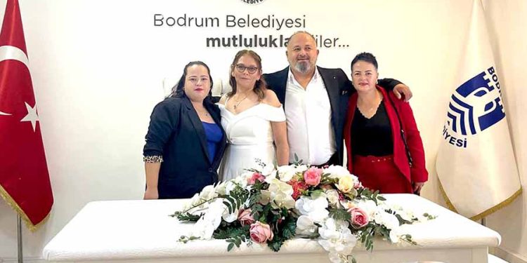 Yıllar Sonra Birbirlerini Sosyal Medyada Buldular ve Evlendiler