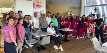 Dahiliye doktoruna sürpriz doğum günü