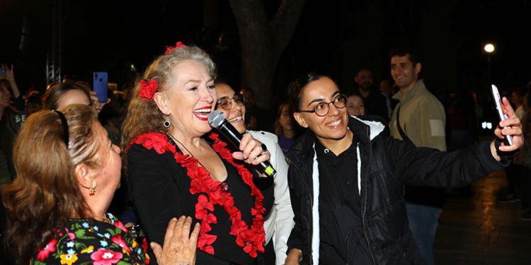 Muğla Sokakları Sanatla Doldu: Şenliğin Muhteşem Finali Suzan Kardeş’le Yapıldı