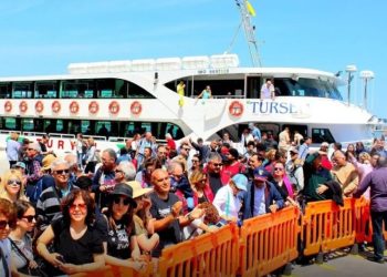 Türk turistler komşu adayı ihya etti, 100 bin Türk turist adayı ziyaret etti