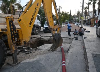 BODRUM’DA SU YOK, AMA SU BORULARI PATLAMAYA DEVAM EDİYOR