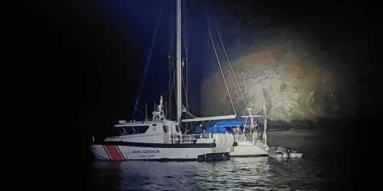 Muğla açıklarında göçmen faciası son anda önlendi 155 göçmen 6 organizatör yakalandı